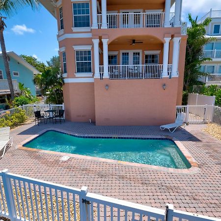 Hibiscus Hideaway Condo Walk To Historic Bridge St Брадентон-Бич Экстерьер фото